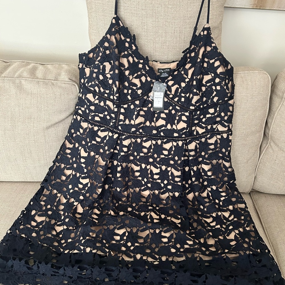 Lace woven lined dress!